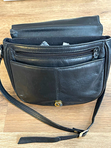 Black smooth leather crescent - smooth,